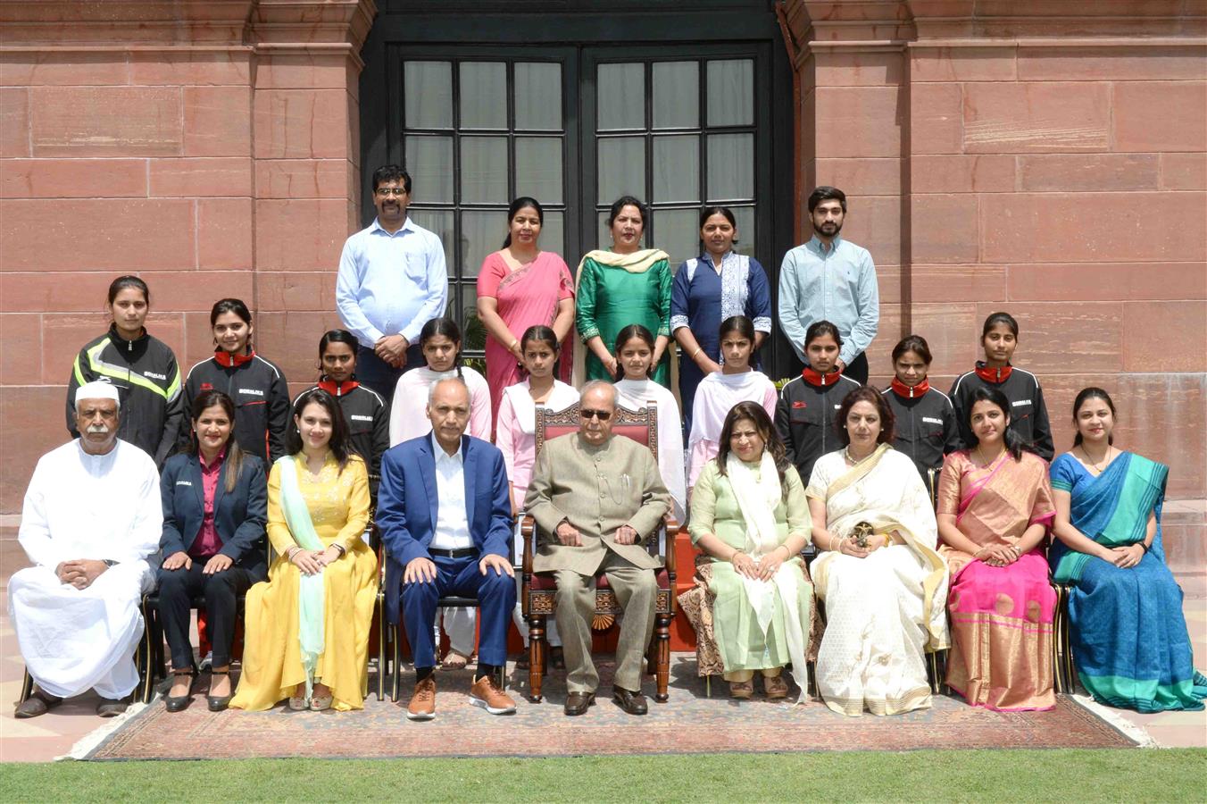 The President of India, Shri Pranab Mukherjee with the Girl Shooters from Hoshiarpur and Gurgaon and Officials of the Sonalika Social Development Society at Rashtrapati Bhavan on June 7, 2017.