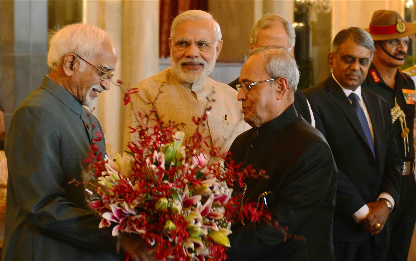 The President of India, Shri Pranab Mukherjee being bid farewell by the Vice President of India, Shri M. Hamid Ansari at Rashtrapati Bhavan before his Departure on June 12, 2016 for his State Visits to Republic of Ghana, Cote d’ lovoire (Lvory Coast) and 