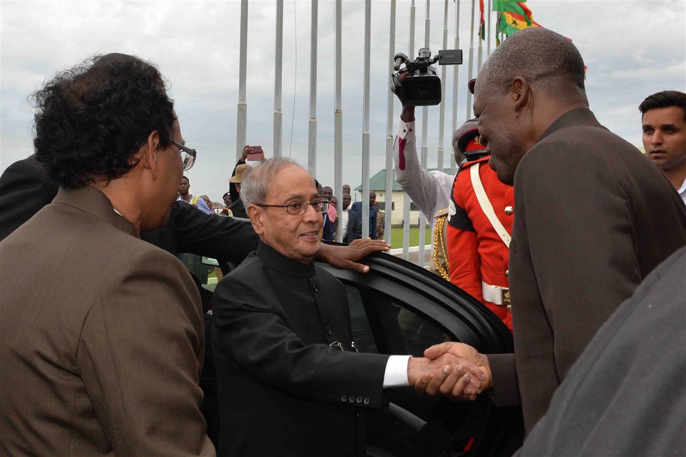 The President of India, Shri Pranab Mukherjee being received by the Vice President of the Republic of Ghana, H.E. Mr. Kwesi Bekoe Amissah-Arthur on his arrival at Kotoka International Airport in Ghana (Accra) on June 12, 2016. 