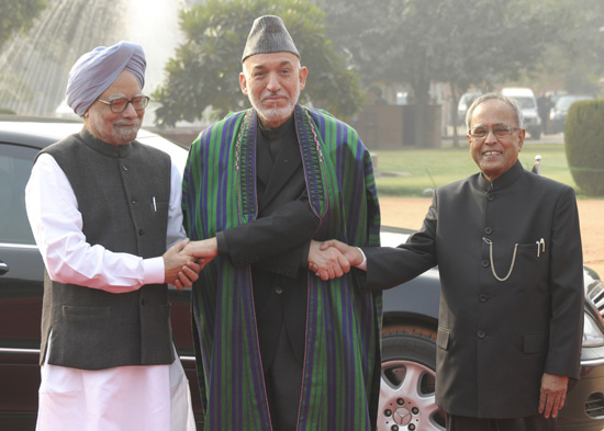 The President of India, Shri Pranab Mukherjee receiving the President of the Islamic Republic of Afghanistan, H.E. Mr. Hamid Karzai on his ceremonial reception at the Forecourt of Rashtrapati Bhavan on November 12, 2012. Also seen is the Prime Minister o