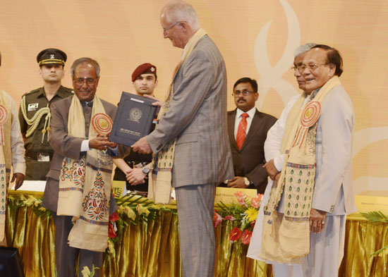 The President of India, Shri Pranab Mukherjee presenting Honoris Causa D (Science) to the Director General of CERN, Prof. Rolf-Dieter Heuer at the 5th convocation of National Institute of Technology at Agartala in Tripura on June 21, 2013.