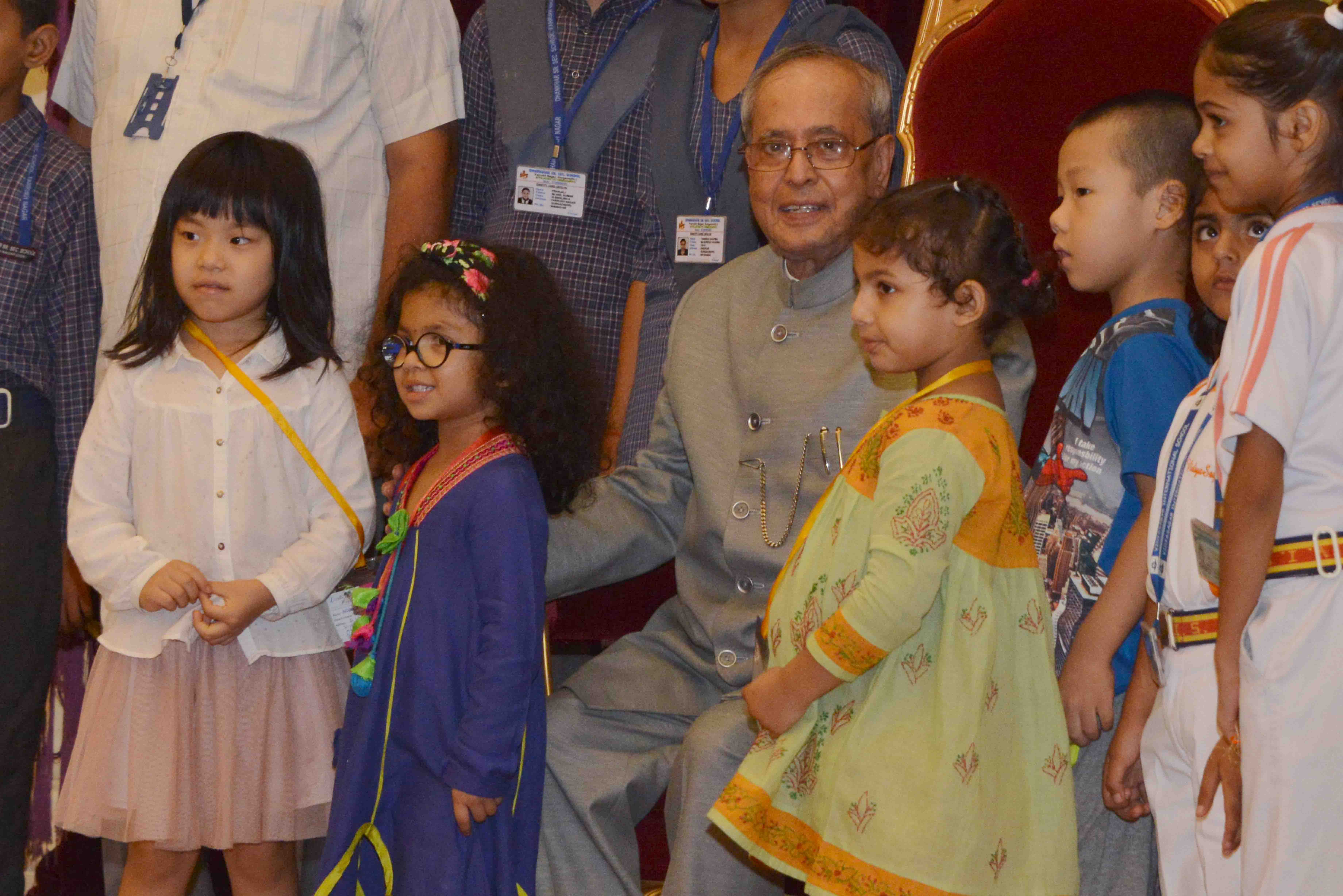 The President of India, Shri Pranab Mukherjee meeting the children on the auspicious occasion of Raksha Bandhan at Rashtrapati Bhavan on August 29, 2015.