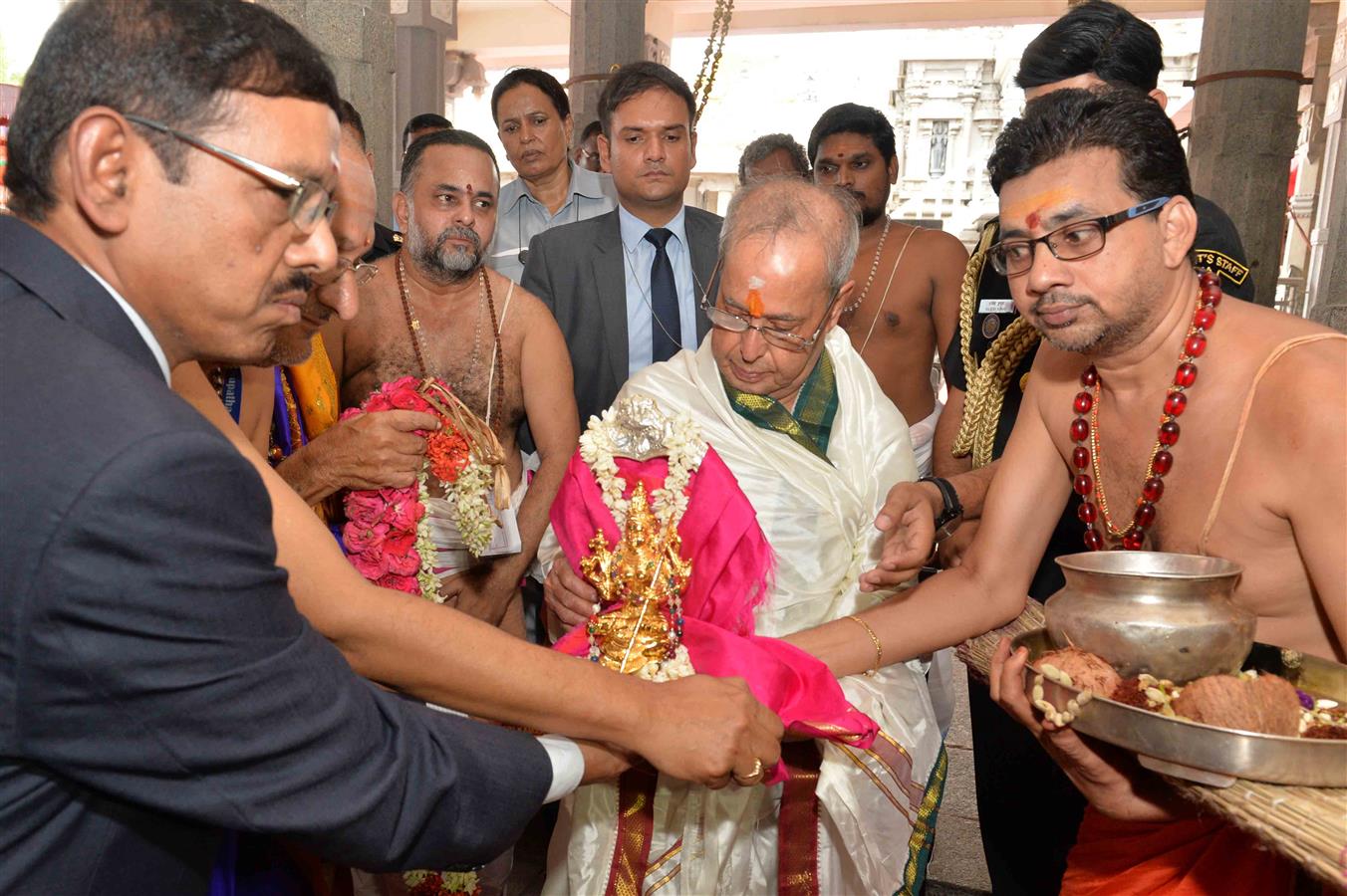 The President of India Shri Pranab Mukherjee, visiting the Sri Kamakshi Amman Temple at Kancheepuram in Tamilnadu on June 13, 2017.