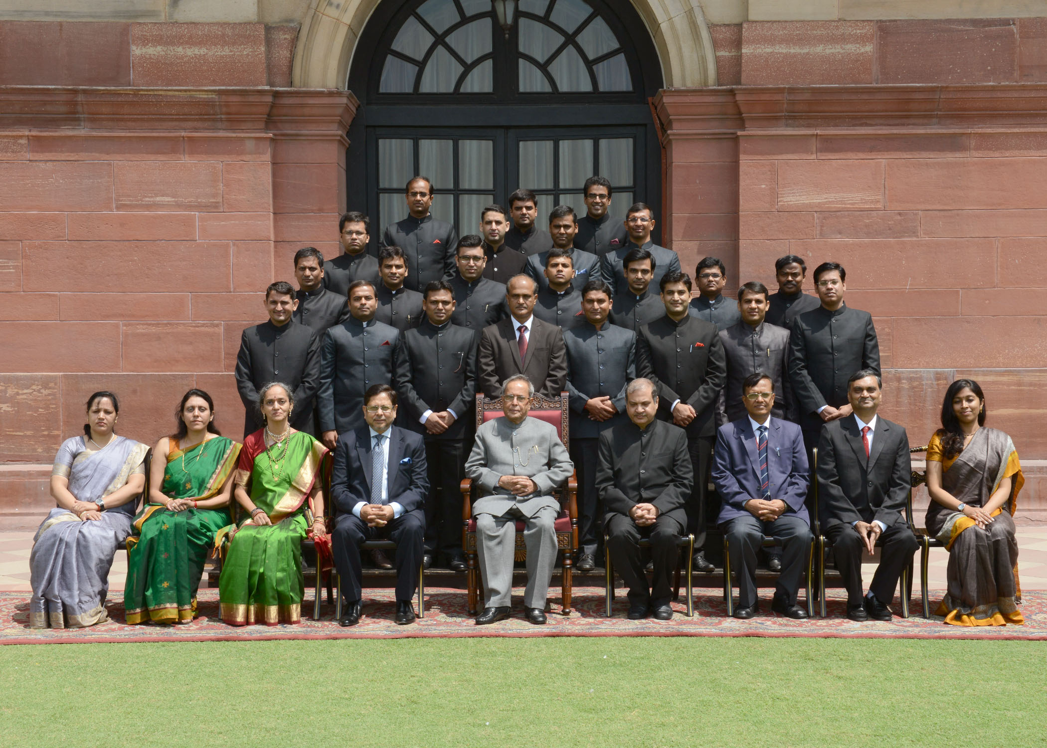 The President of India, Shri Pranab Mukherjee with the Probationers of Indian Trade Service (2006 & 2012 Batches) from Indian Institute of Foreign Trade and Indian Trade Service Officers (2004-2008 Batches) at Rashtrapati Bhavan on August 25, 2014. 