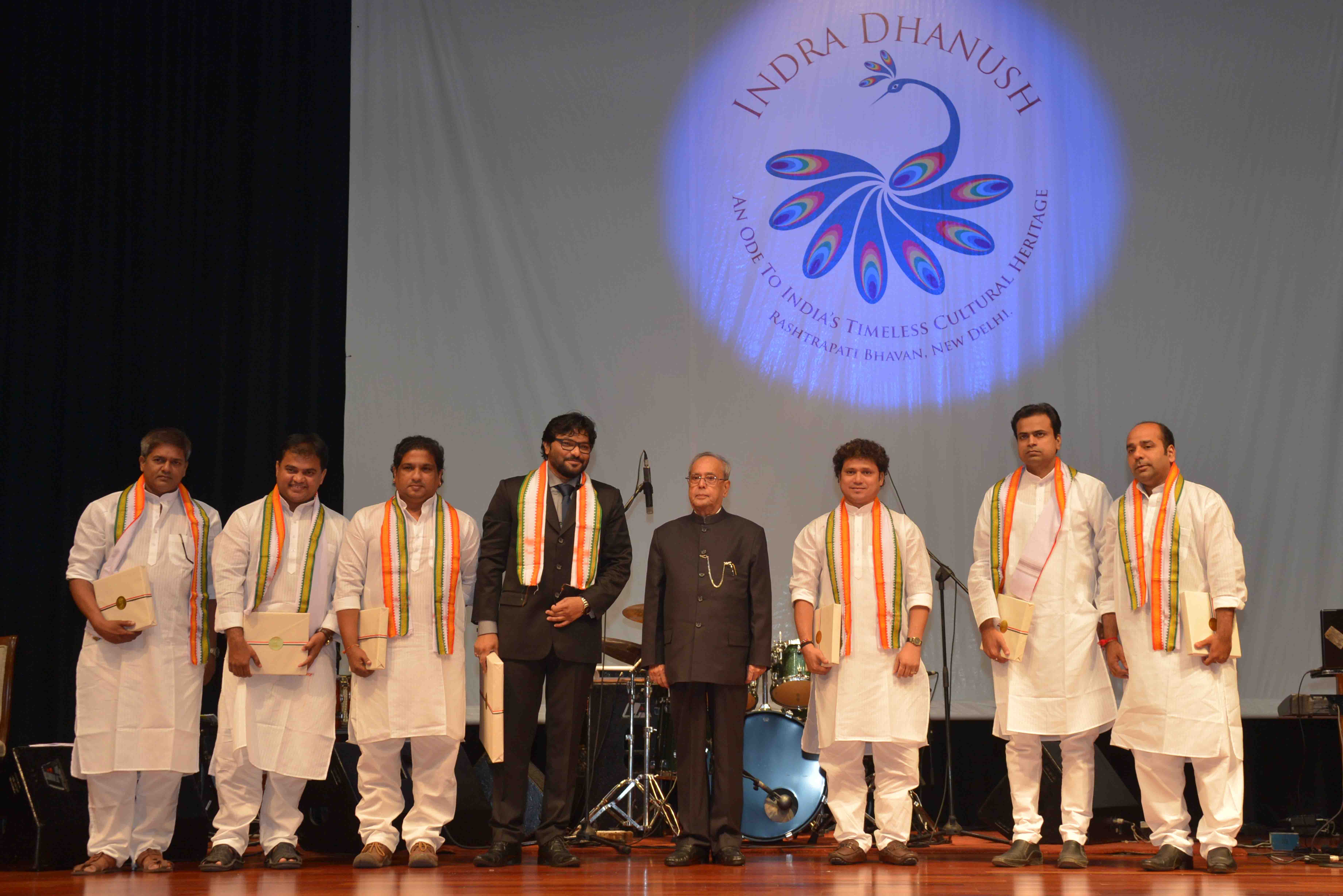 The President of India, Shri Pranab Mukherjee with artists after witnessing a performance by Shri Babul Supriyo at Rashtrapati Bhavan Cultural Centre on August 30, 2015.