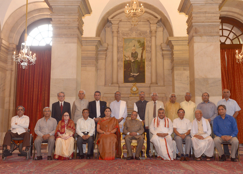 The President of India, Shri Pranab Mukherjee with the recipients of Hindi Sevi Samman Yojana Award for the Years 2010 and 2011 at Rashtrapati Bhavan on August 27, 2014. 