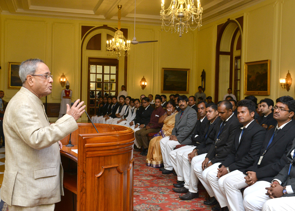 The President of India, Shri Pranab Mukherjee meeting with the LLB students of Hooghly Mohsin College at Rashtrapati Bhavan on August 28, 2014. 