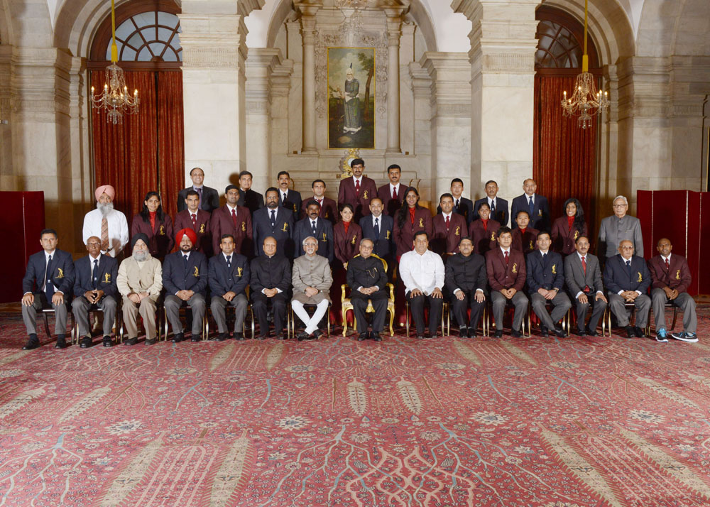 The President of India, Shri Pranab Mukherjee with the recipients of Dronacharya Award, Arjuna Award, Dhyan Chand Award, National Tenzing Norgay Adventure Award, Maulana Abul Kalam Azad Trophy and Rashtriya Khel Protsahan Puruskar at Rashtrapati Bhavan on 