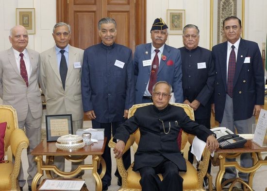 The President of the Indian Ex-Services League, Brig R.K.S. Gulia along with five other office-bearers calling on the President of India, Shri Pranab Mukherjee at Rashtrapati Bhavan in New Delhi on November 16, 2012.