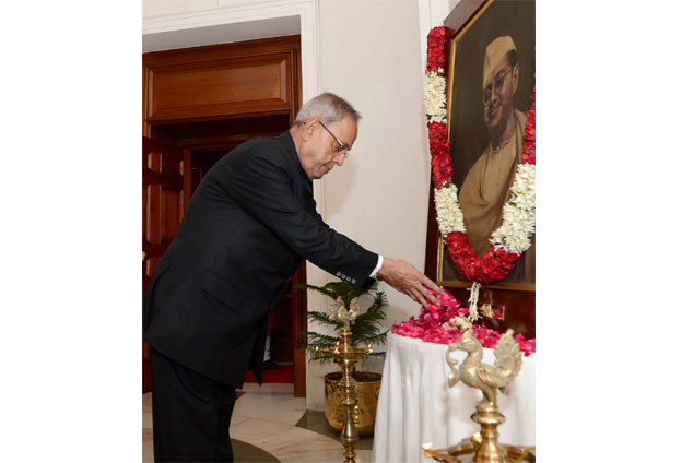 The President of India, Shri Prananb Mukherjee paying floral tributes on the portrait of the Netaji Subhash Chandra Bose on the occasion of Birthday Anniversary at Rashtrapati Bhavan in New Delhi on January 23, 2014. 