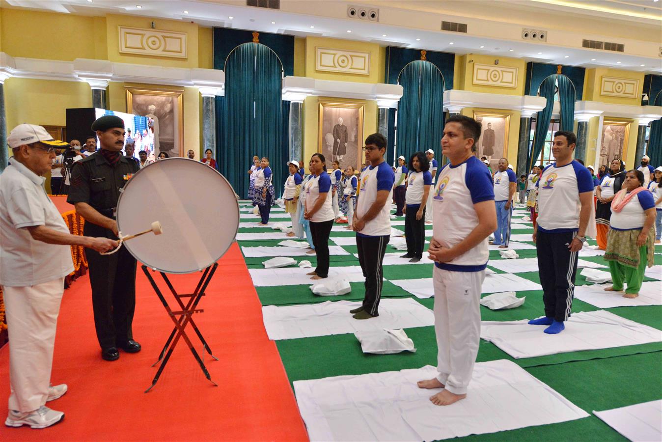 The President of India, Shri Pranab Mukherjee inaugurating the mass yoga demonstration to commemorate the 3rd International Yoga Day at Rashtrapati Bhavan on June 21, 2017.