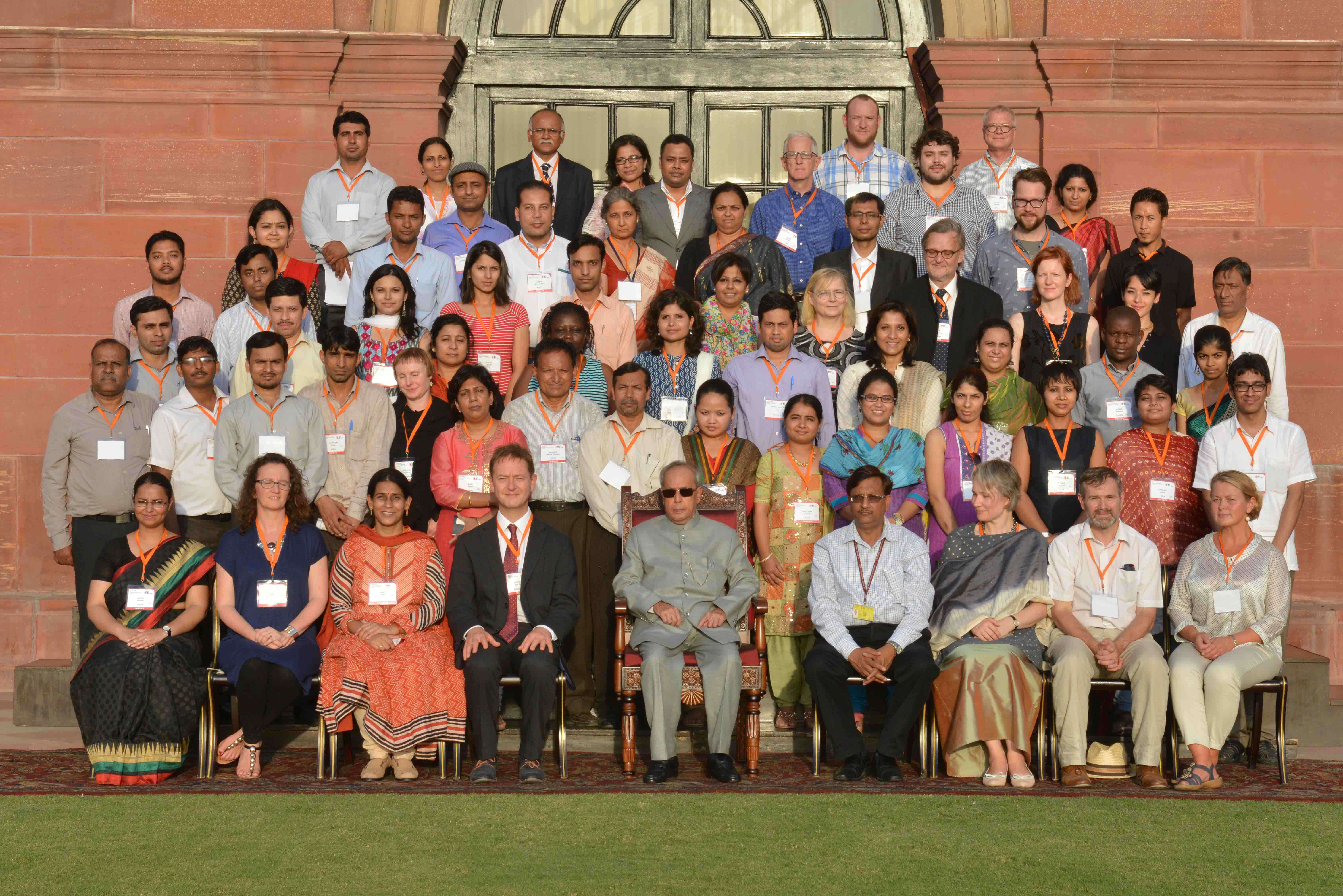 The President of India, Shri Pranab Mukherjee with delegates to the Annual Conference of the International Committee for Documentation of Museum Objects (CIDCO) at Rashtrapati Bhavan on September 08, 2015.