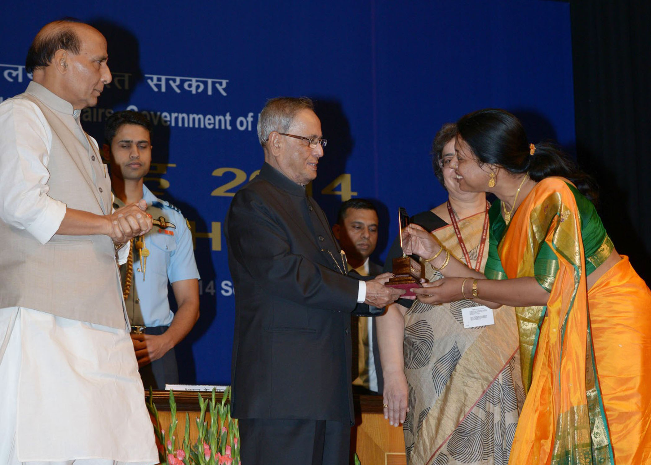 The President of India, Shri Pranab Mukherjee while presenting the Rajbhasa awards in various categories on the occasion of Hindi Divas at Rashtrapati Bhavan on September 14, 2014. 