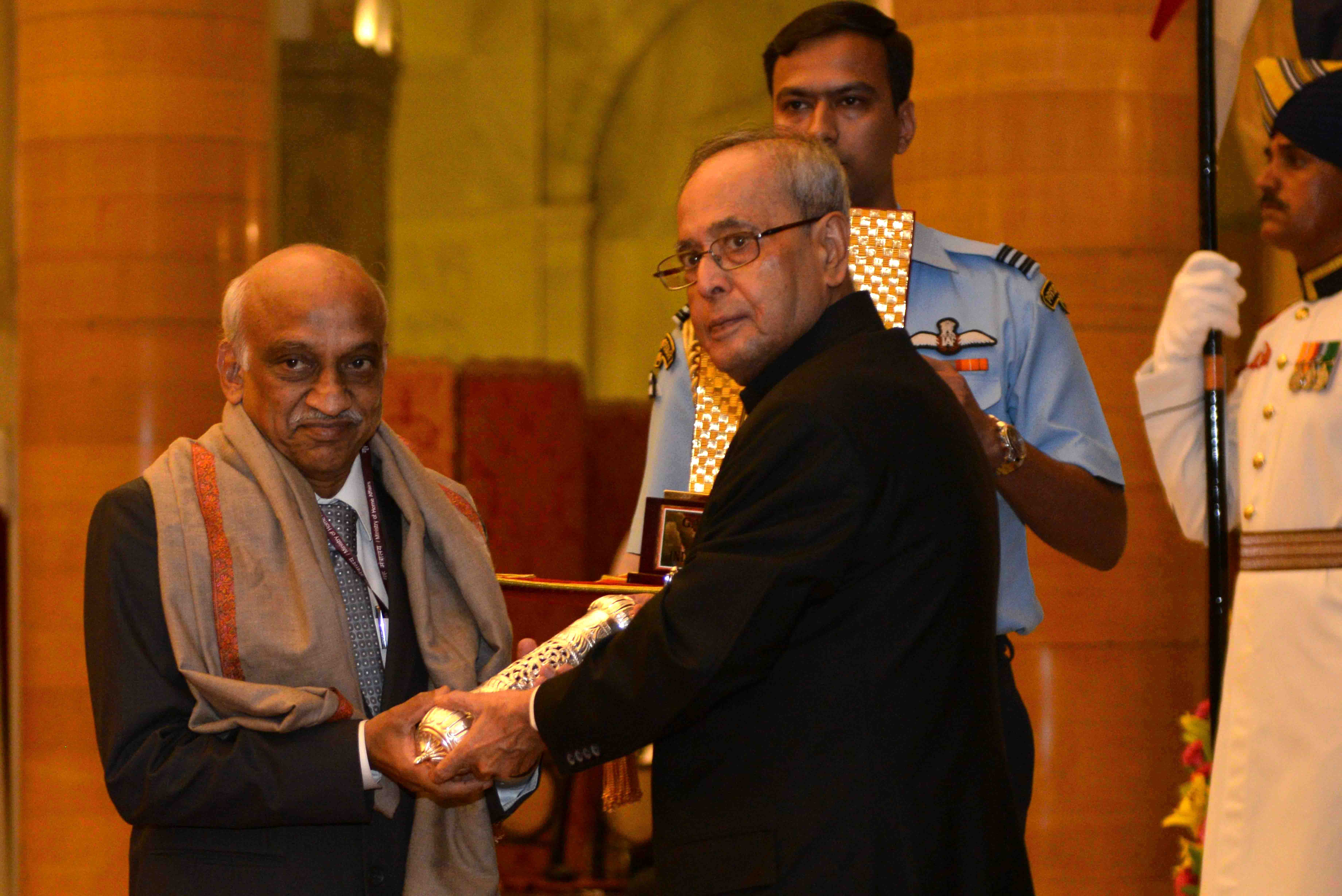 The President of India, Shri Pranab Mukherjee presenting the Gandhi Peace Prize for the year 2014 to Indian Space Research Organization (ISRO) at Rashtrapati Bhavan on September 9, 2015.