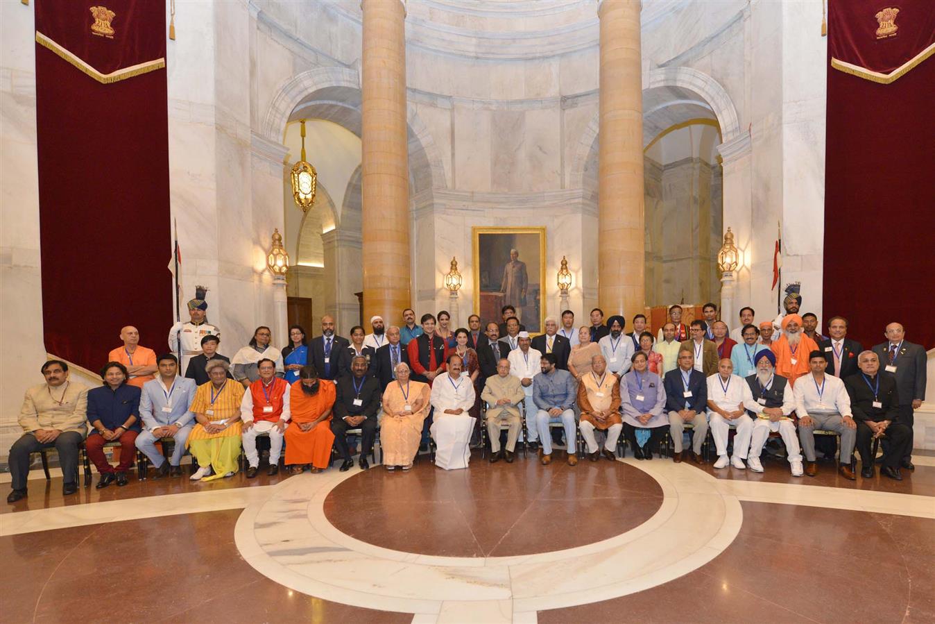 The President of India, Shri Pranab Mukherjee with Brand Ambassadors of Swachh Bharat Mission at Rashtrapati Bhavan on September 10, 2015.