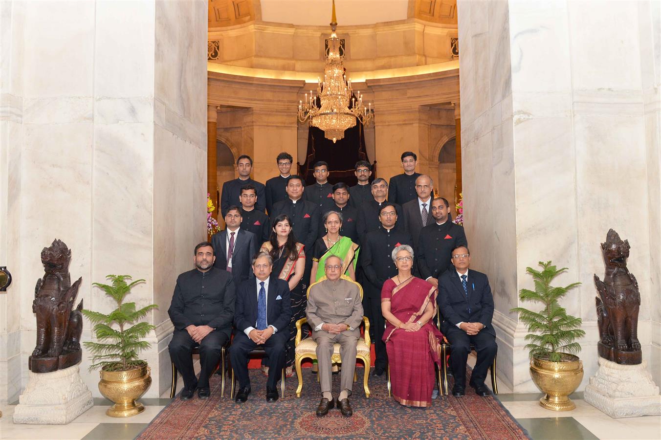 The President of India, Shri Pranab Mukherjee with Probationers of Indian Trade Service of 2013 batch from Indian Institute of Foreign Trade at Rashtrapati Bhavan on September 11, 2015.