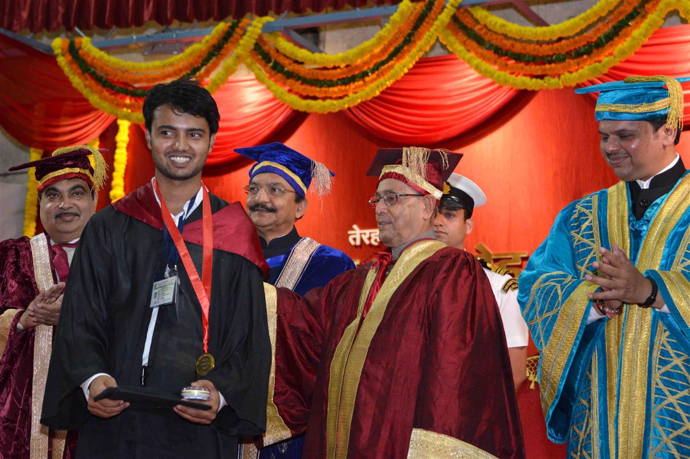 The President, Shri Pranab Mukherjee presenting the medal to a Student at the 13th Convocation of Visvesvaraya National Institute of Technology - Nagpur at Nagpur in Maharashtra on September 15, 2015.