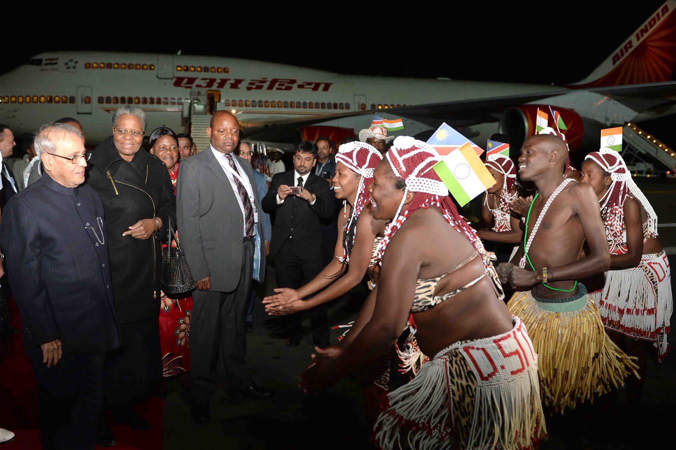 The President of India, Shri Pranab Mukherjee being received by Deputy Prime Minister of the Republic of Namibia, H.E. Ms Nandi-Ndaitwah Netumbo on his arrival at Hosea Kutako International Airport in Republic of Namibia on June 15, 2016. 