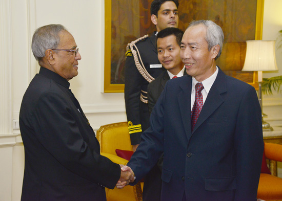 The President of India, Shri Pranab Mukherjee with the Probationers of 63rd Batch(2011) of Indian Revenue Services (Customs & Central Excise) at Rashtrapati Bhavan in New Delhi on December 7, 2012.