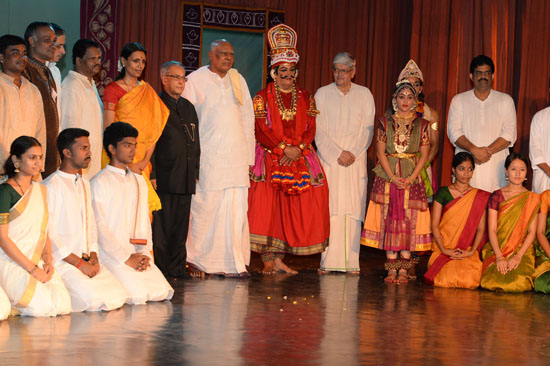 The President of India, Shri Pranab Mukherjee with the artists after witnessing the Dance Drama Sita Svayamvaram by Kalakshetra Foundation at Chennai in Tamil Nadu on August 7, 2013. Also seen are the Governor of Tamil Nadu, Dr. K. Rosaiah and the Chairma