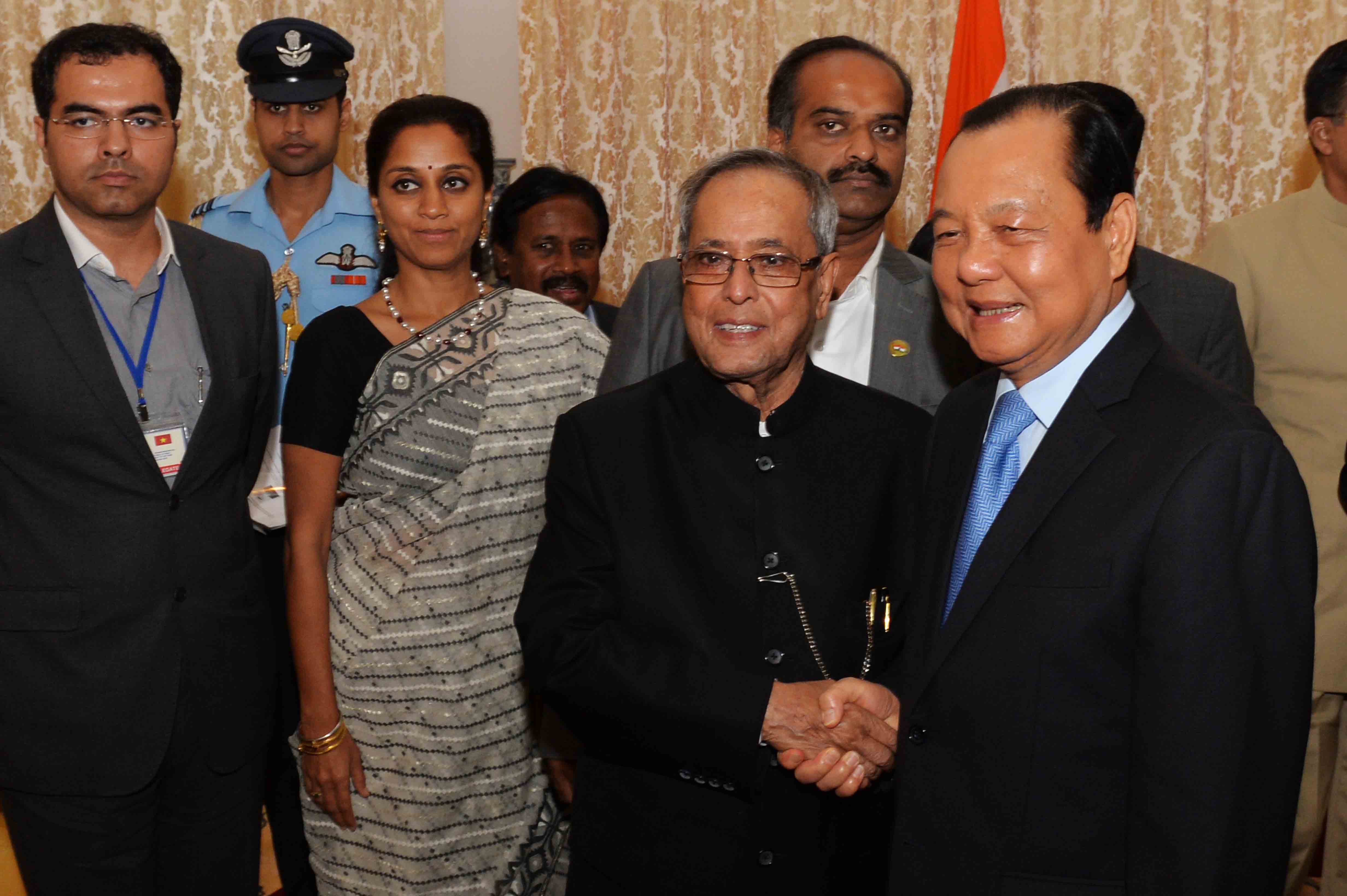 The President of India, Shri Pranab Mukherjee meeting with the Secretary of Party Committee of Ho Chi Minh City, Mr. Le Thanh Hai in Ho Chi Minh City on September 16, 2014. 