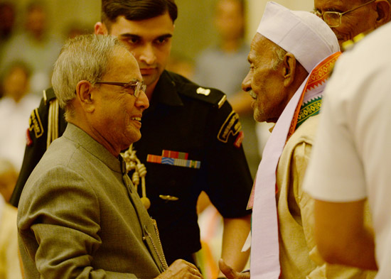 The President of India, Shri Pranab Mukherjee honoured and felicitated to the freedom fighter at the ‘At Home’ reception on the occasion of the 71st anniversary of the Quit India Movement at Rashtrapati Bhavan in New Delhi on August 9, 2013.