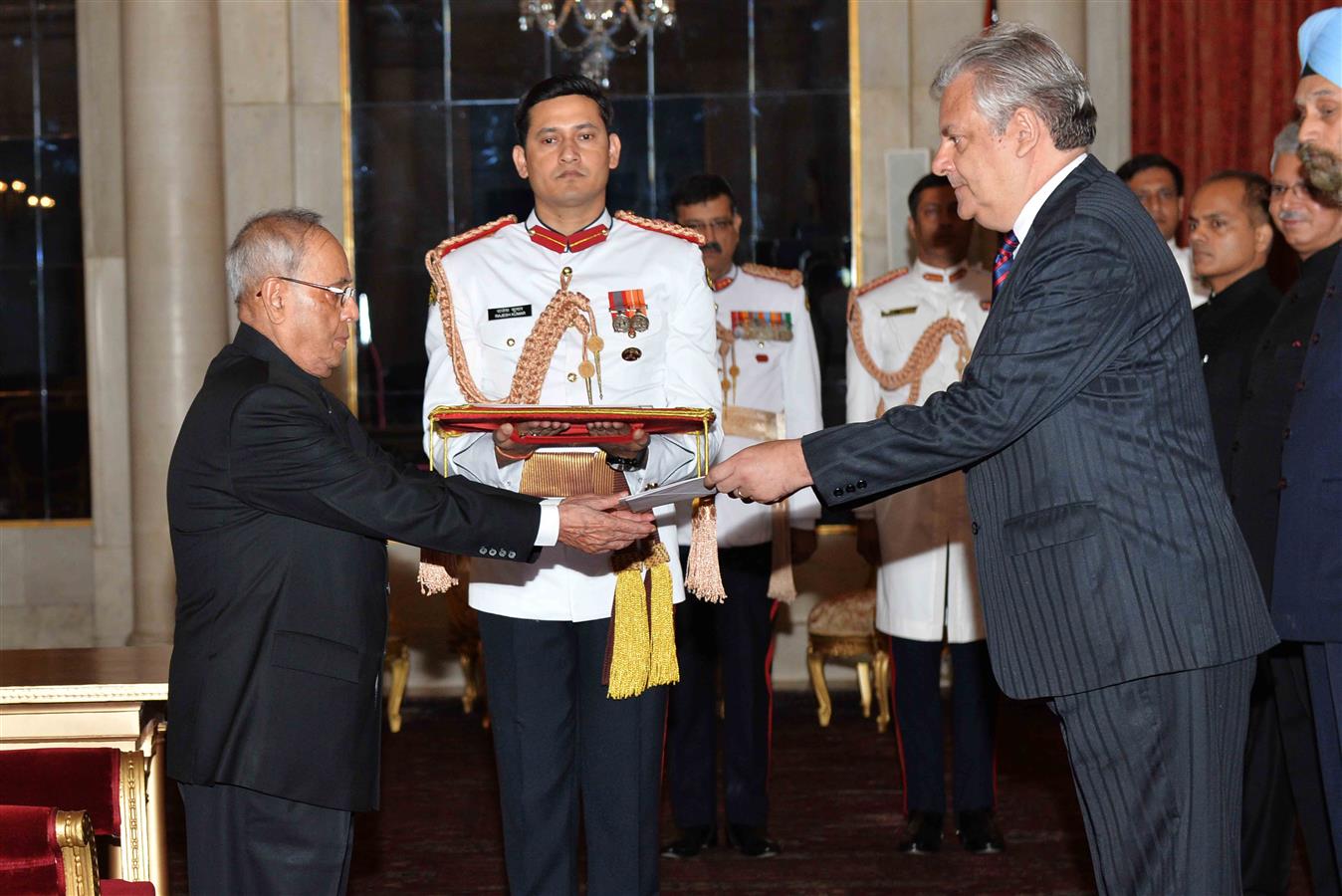 The Ambassador of Peru, H.E. Mr. Jose Jesus Guillermo Betancourt Rivera presenting his Credential to the President of India, Shri Pranab Mukherjee at Rashtrapati Bhavan on September 28, 2015.