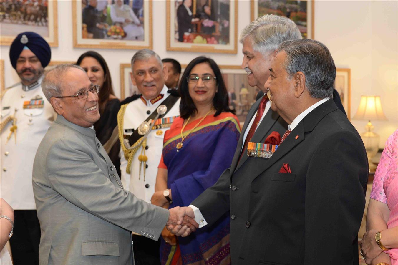 The President of India, Shri Pranab Mukherjee hosted Dinner to the Chiefs of Staff, Ex-Chiefs and their Spouses at Rashtrapati Bhavan on July 13, 2017.