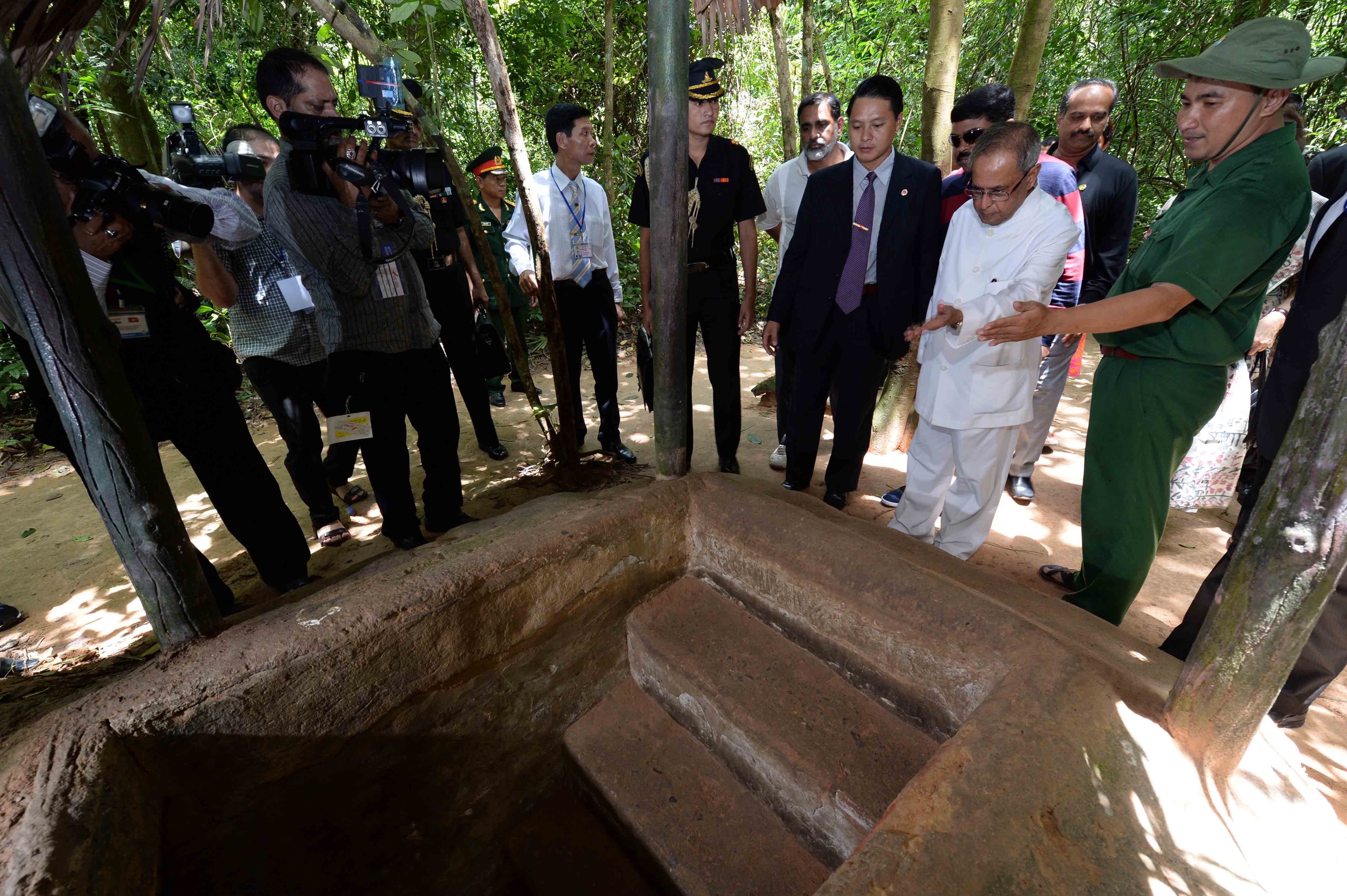 The President of India, Shri Pranab Mukherjee visiting Cu Chi Tunnels on September 17, 2014. 