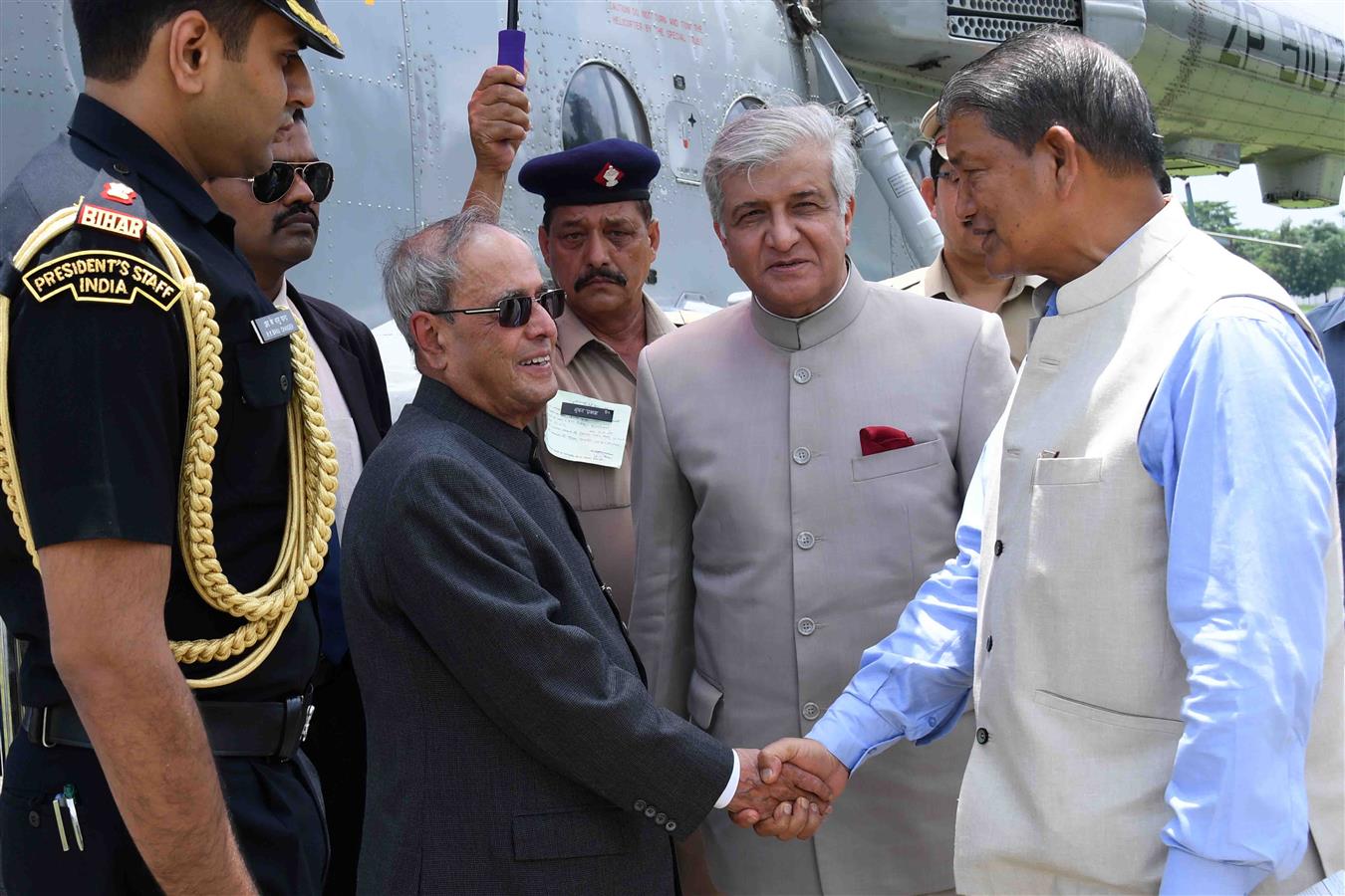 The President of India, Shri Pranab Mukherjee being received by the Governor of Uttarakhand, Dr. Krishan Kant Paul and the Chief Minister of Uttarakhand, Shri. Harish Rawat on his arrival at GTC Helipad in Dehradun on June 22, 2016. 