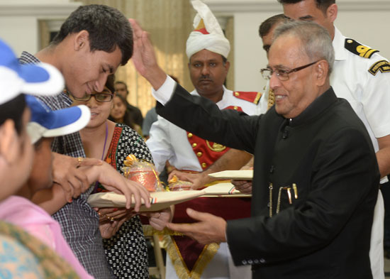 The President of India, Shri Pranab Mukherjee meeting the Physically and Mentally abled Children of President's Estate at Rashtrpati Bhavan Auditorium in New Delhi on August 15, 2013 on the occasion of Independence Day.