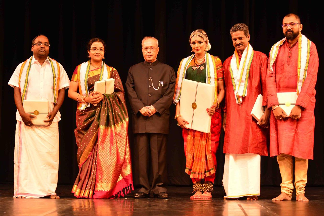 The President of India, Shri Pranab Mukherjee with artists after witnessing a Bharatnatyam performance by Smt. Priyadarshini Govind at Rashtrapati Bhavan Auditorium on June 25, 2016. 