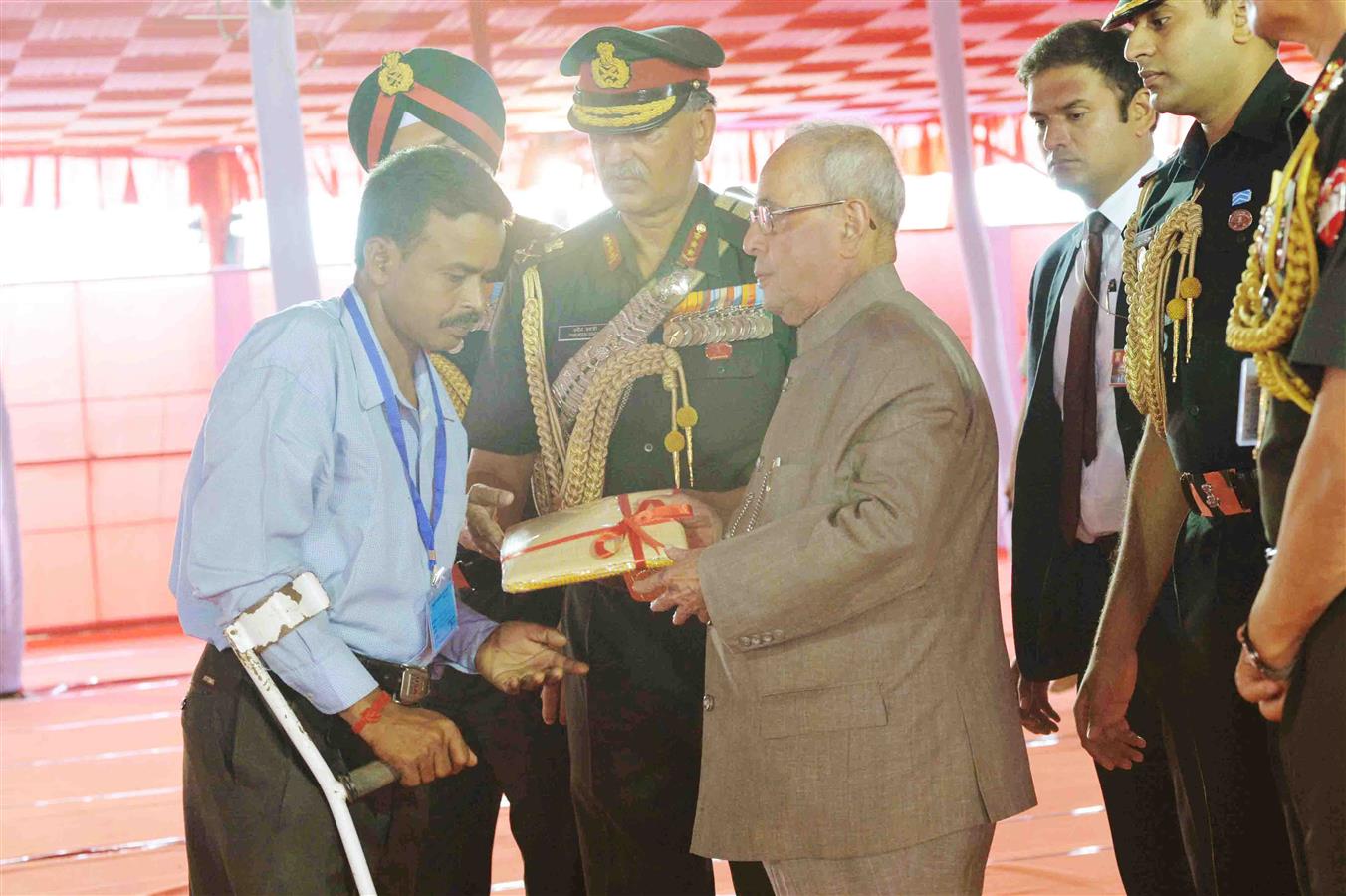 The President of India, Shri Pranab Mukherjee felicitating to Veer Naris at the Ex-servicemen rally at Nabagram Military Station in Murshidabad District of West Bengal on July 15, 2017.