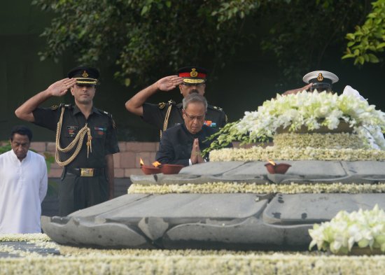 The President of India, Shri Pranab Mukherjee paying his homage at the Samadhi of the former Prime Minister of India, Late Shri Rajiv Gandhi at Vir Bhumi in New Delhi on August 20, 2013 on the occasion of his 69th Birth Anniversary.