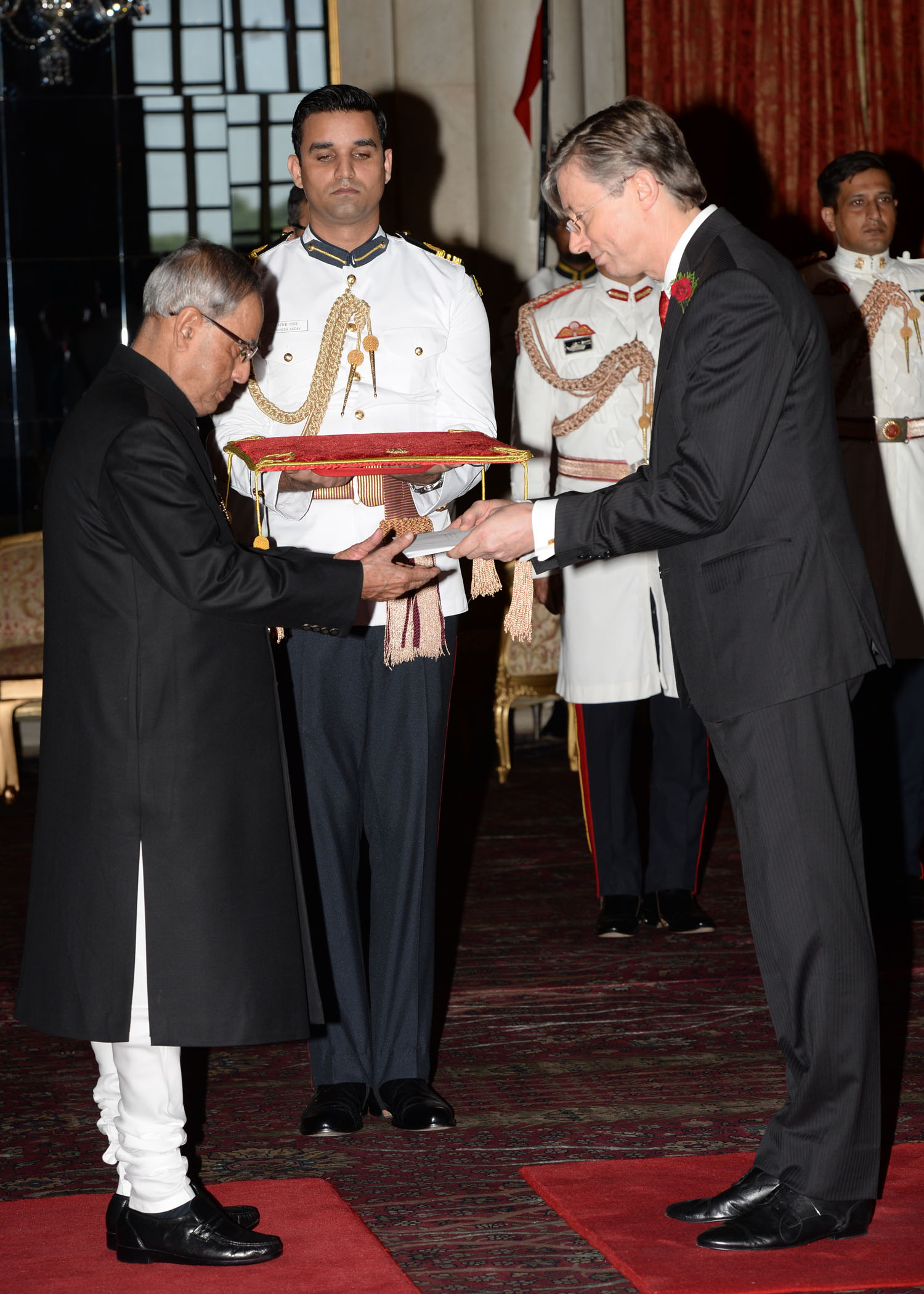 The Ambassador of Belgium, His Excellency Mr. Jan Luykx presenting his credential to the President of India, Shri Pranab Mukherjee at Rashtrapati Bhavan on September 25, 2014. 