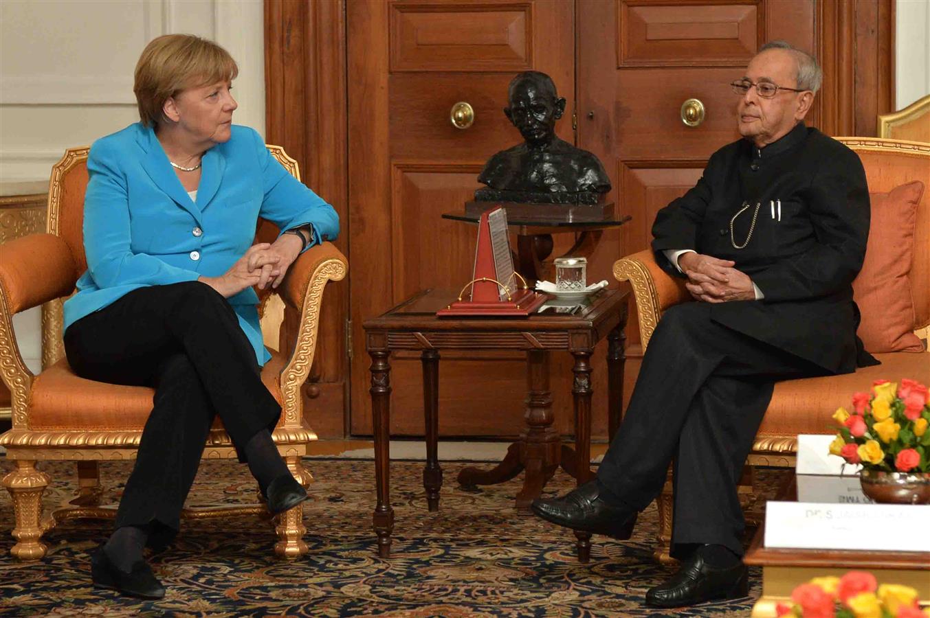 The Chancellor of the Federal Republic of Germany, Her Excellency Dr. Angela Merkel calling on the President of India, Shri Pranab Mukherjee at Rashtrapati Bhavan on October 05, 2015.