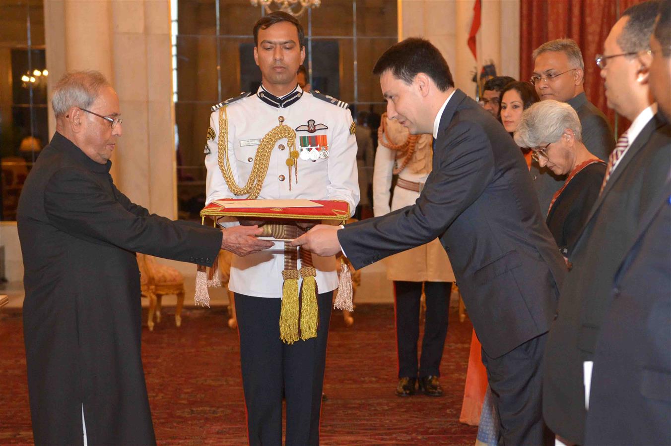 The Ambassador of France, His Excellency Mr. Alexandre Ziegler presenting his credential to the President of India, Shri Pranab Mukherjee at Rashtrapati Bhavan on July 2, 2016. 