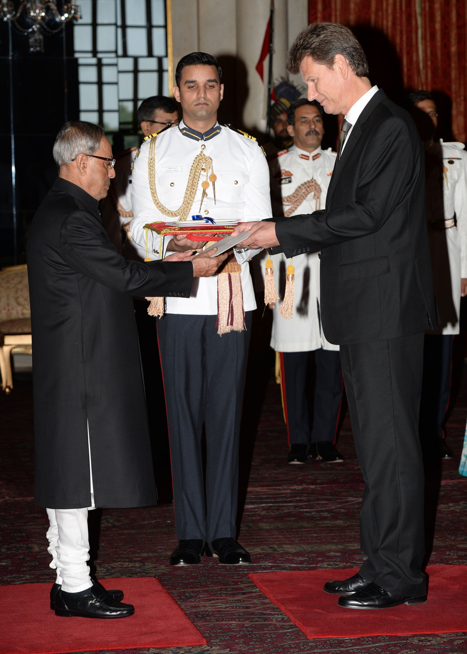 The Ambassador of Iceland, His Excellency Mr. Thorir Ibsen presenting his credential to the President of India, Shri Pranab Mukherjee at Rashtrapati Bhavan on September 25, 2014. 