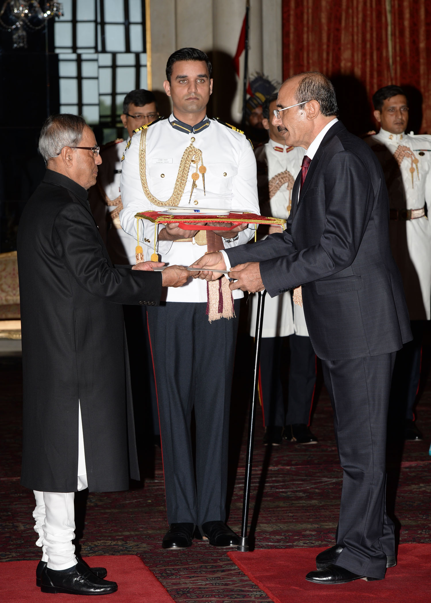 The Ambassador of Palestine, His Excellency Mr. Adnan Mohammed Jaber Abualhayjaa presenting his credential to the President of India, Shri Pranab Mukherjee at Rashtrapati Bhavan on September 25, 2014. 