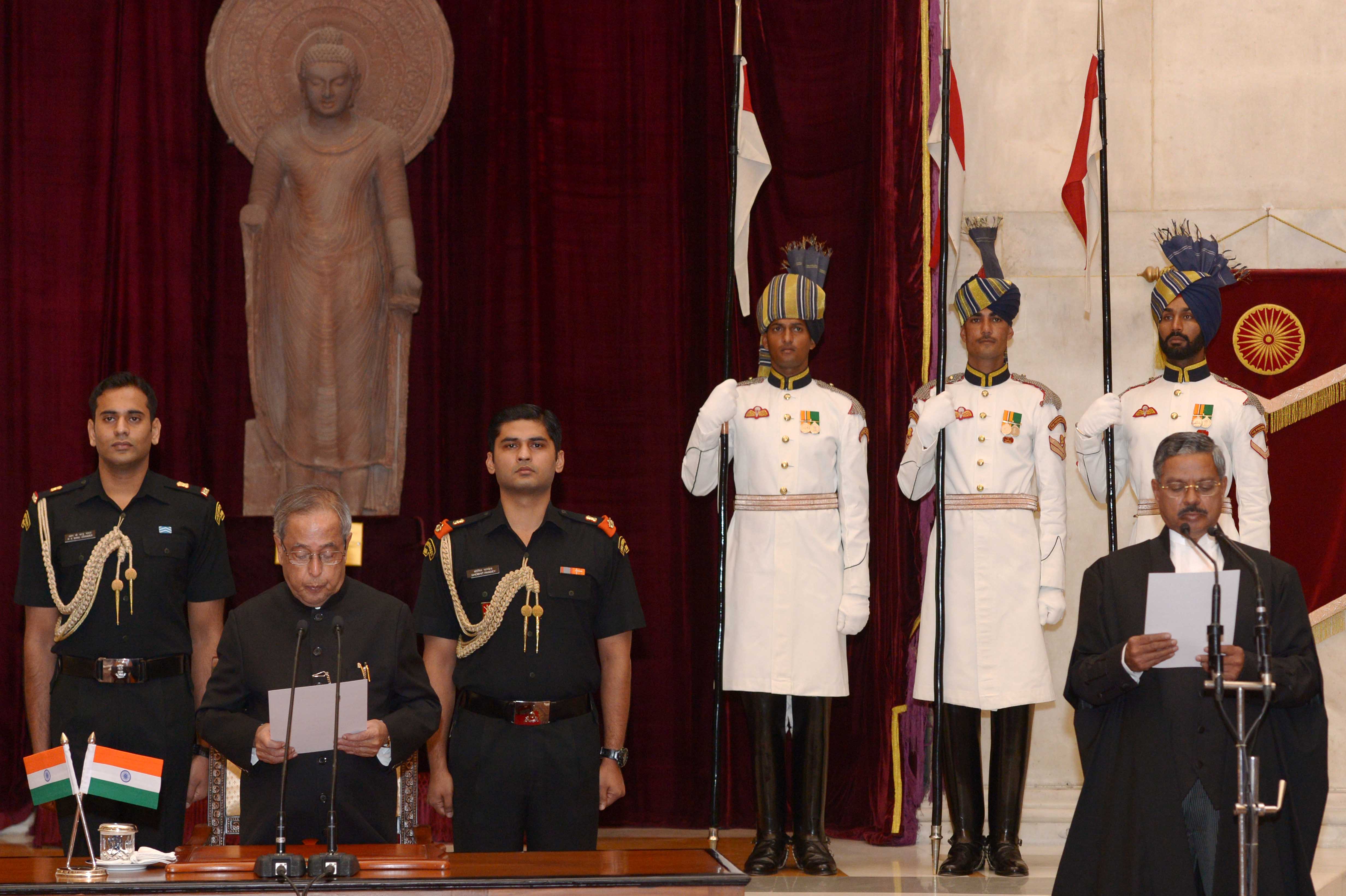 The President of India, Shri Pranab Mukherjee administering the oath of office to Shri Justice Handyala Lakshminarayanaswamy Dattu as the Chief Justice of the Supreme Court of India at the swearing in ceremony at Rashtrapati Bhavan on September 28, 2014. 