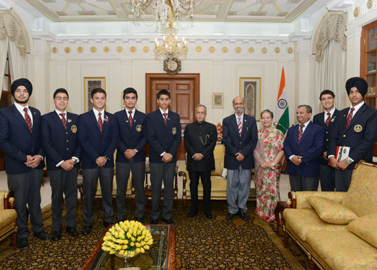 The President of India, Shri Pranab Mukherjee with the student members of the Expedition to Mt. Everest from The Lawrence School, Sanawar, District Solan from Himachal Pradesh at Rashtrapati Bhavan in New Delhi on August 23, 2013.