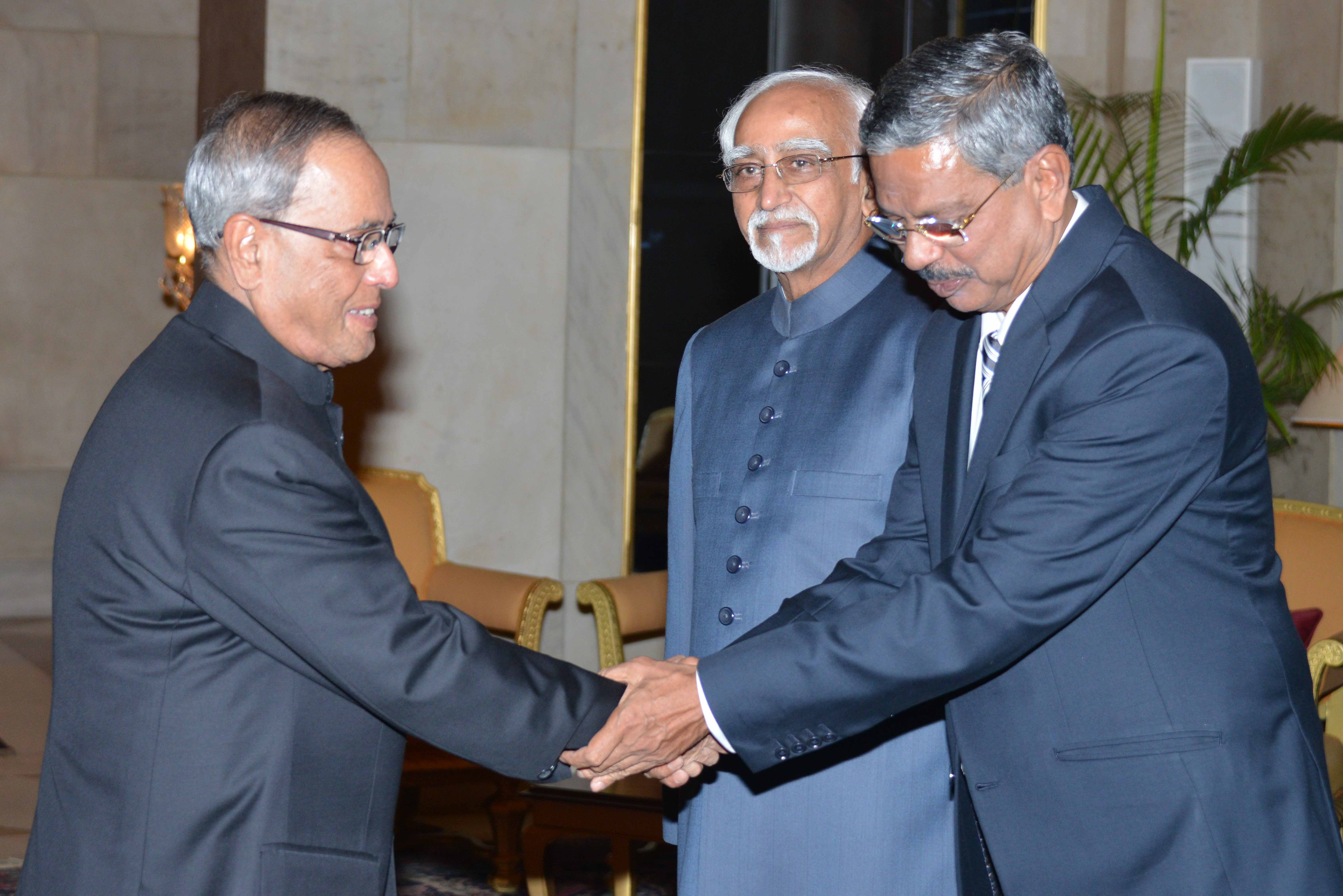 The President of India, Shri Pranab Mukherjee hosted a Dinner to the Shri Justice Handyala Lakshminarayanaswamy Dattu, Chief Justice of India and the Shri Justice Rajendra Mal Lodha, Former Chief Justice of India at Rashtrapati Bhavan on September 28, 201 