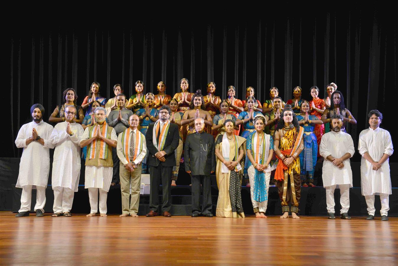 The President of India, Shri Pranab Mukherjee with artists after witnessing the Cultural Programme Dance Performance "Namami Gange" Choreograph by Smt. Saroja Vaidyanathan and Sang by Shri Babul Supriyo at Rashtrapati Bhavan Cultural Centre on July 24, 2