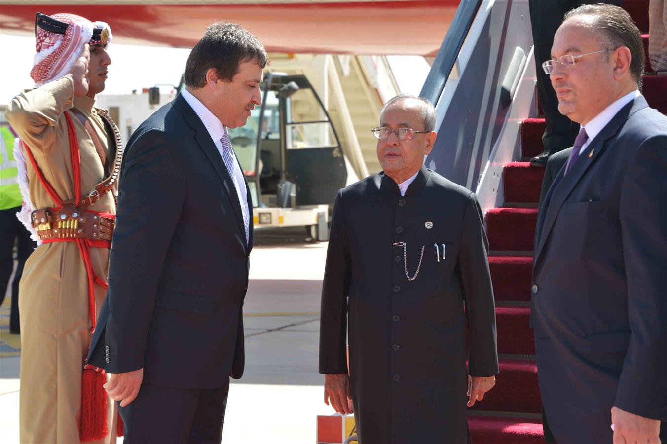 The President of India, Shri Pranab Mukherjee being welcomed by the Hon'ble Minister of Labor of Jordan, Dr. Nidal Mardi Katamin on his arrival at the Queen Alia International Airport (Royal Pavilion) in Amman, Jordan on October 10, 2015.