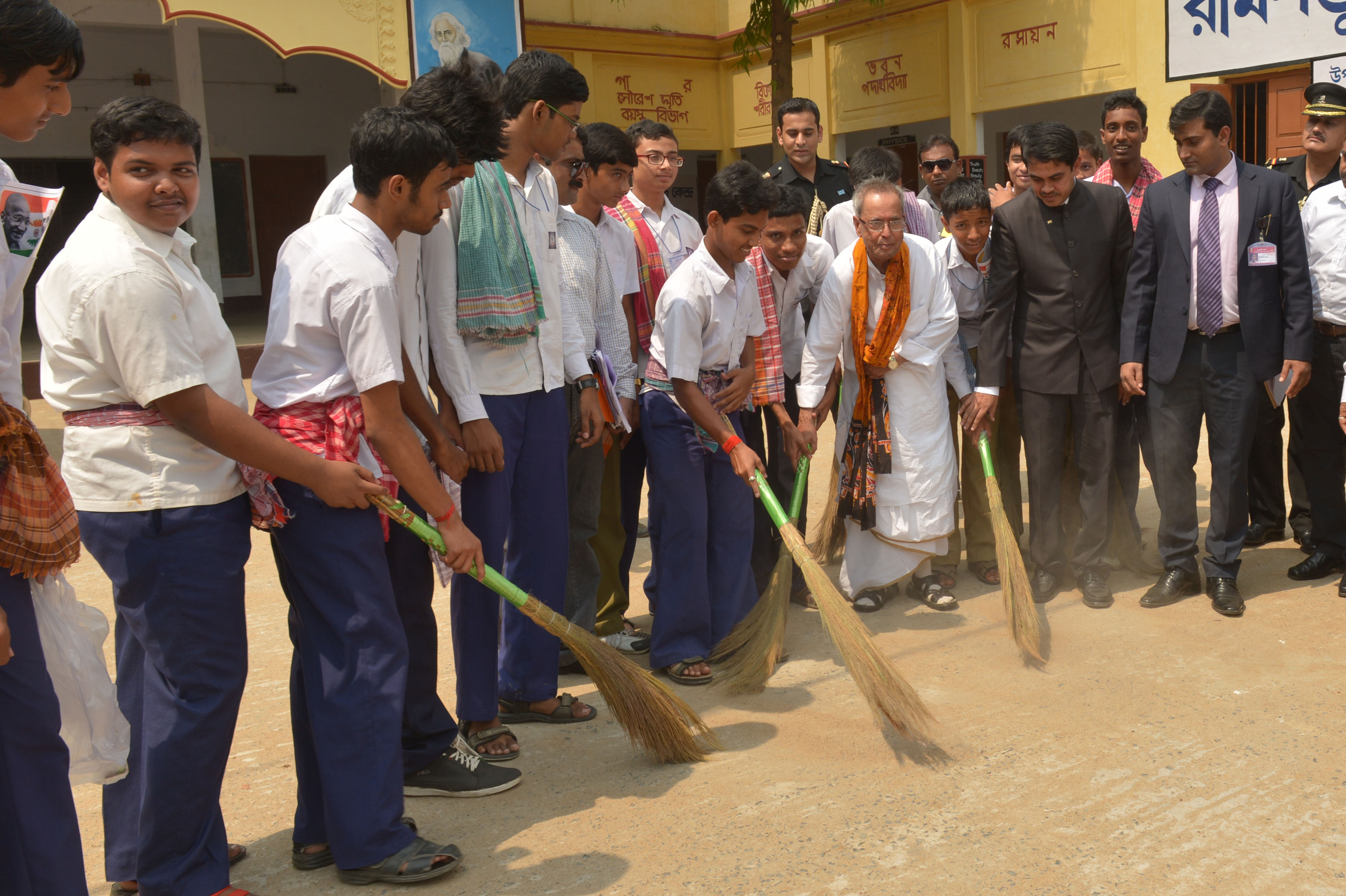 The President of India, Shri Pranab Mukherjee flagging off "Swachh Bharat Abhiyan” at Kirnahar Shib Chandra High School at Kirnahar, Birbhum District of West Bengal on October 2, 2014 and joining hands with the students of the school in cleanliness drive. 