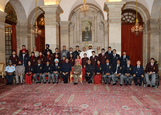 The President of India, Shri Pranab Mukherjee with recipients of Rajiv Gandhi Khel Ratna Award, Dronacharya Awards, Arjuna Awards, Dhyan Chand Awards, National Tenzing Norgay Adventure Awards, Maulana Abul Kalam Azad Trophy and Rashtriya Khel Protsahan Pu