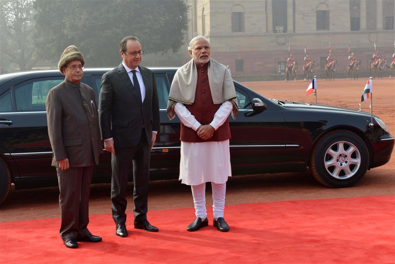 The President of India Shri Pranab Mukherjee receiving President of the French Republic HE Mr. Francois Hollande during his Ceremonial Reception at Forecourt in Rashtrapati Bhavan on January 25, 2016. 