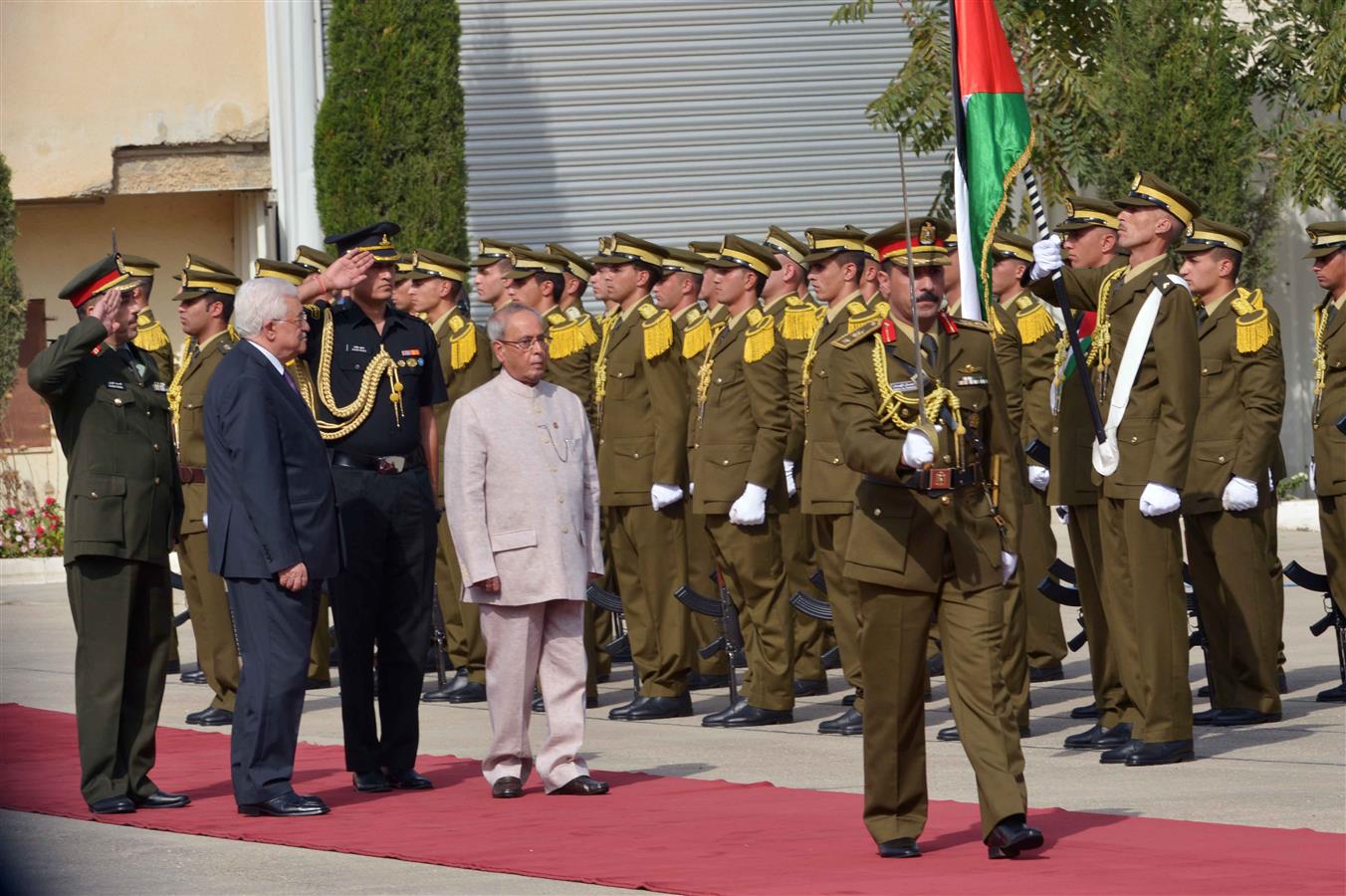 The President of India, Shri Pranab Mukherjee inspecting the Guard of Honor at the Ceremonial Reception at Ramallah in Palestine on October 12, 2015.