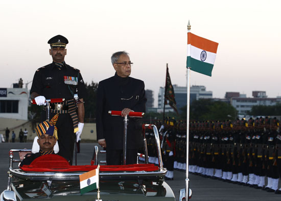 The President of India, Shri Pranab Mukherjee being received by the Governor of Andhra Pradesh, Shri E.S.L. Narasimhan on his Arrival at Hyderabad Airport in Andhra Pradesh on December 26, 2012.