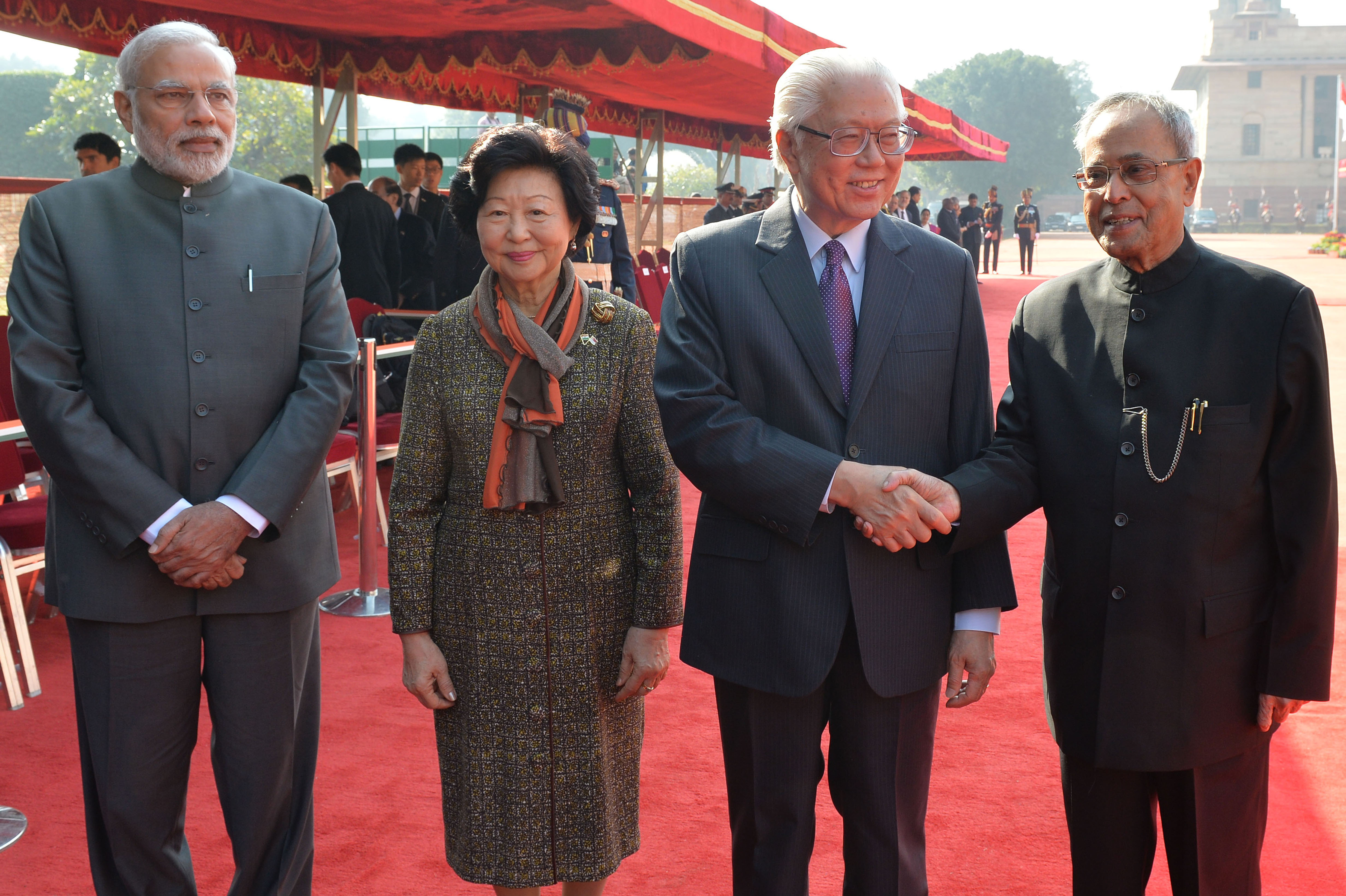 The President of India, Shri Pranab Mukherjee receiving the President of the Republic of Singapore, H.E. Dr. Tony Tan Keng Yam during his Ceremonial Reception at the forecourt of Rashtrapati Bhavan on February 09, 2015.